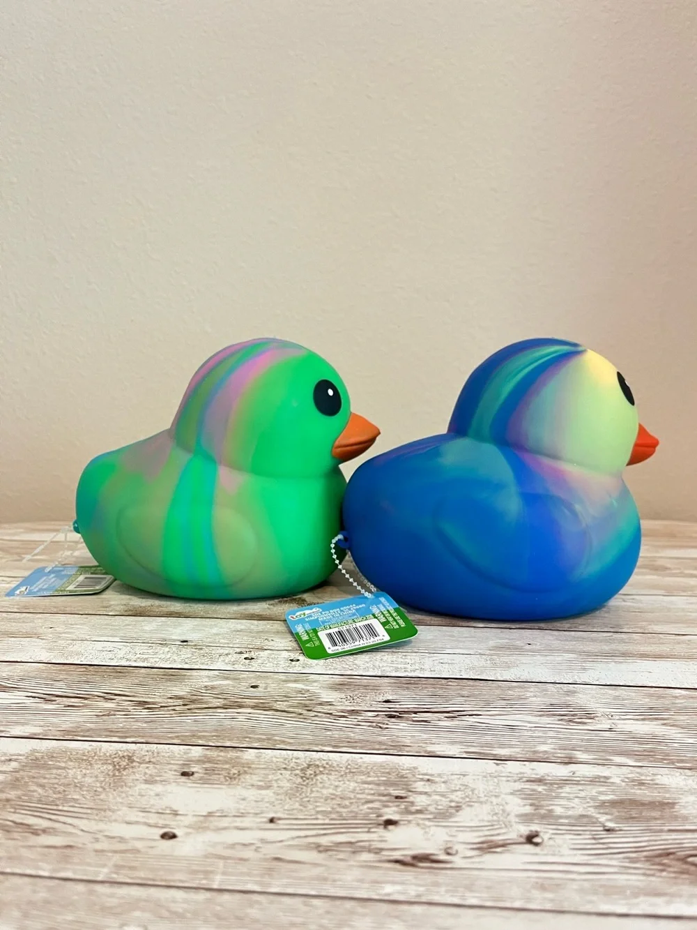 2 Squishy tie dye ducks🌸